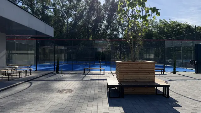 Herzstück der Anlage sind vier moderne Padel-Courts sowie ein Pickleball-Platz. | Foto: Padel Wachau