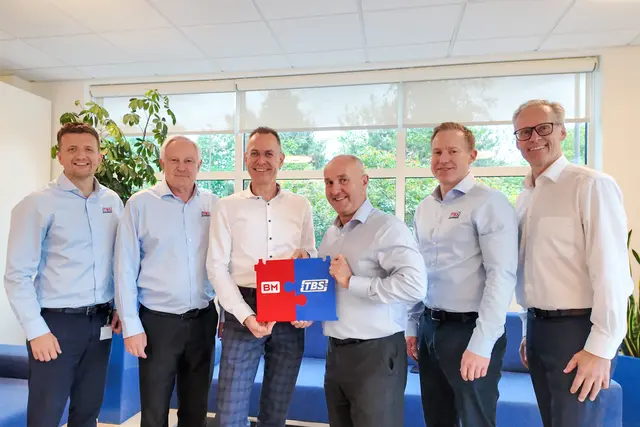 Jon Curtis (Financial Director TBS), Steve Sharpe (Technical Director TBS), Richard Jonach (Business Unit Director BM-Rosendahl), Richard Taylor (Managing Director TBS), Mark Gardiner (Sales Director TBS) und Gerhard Jakopic, CEO von Rosendahl Nextrom (v. l.)  | Foto: Rosendahl Nextrom