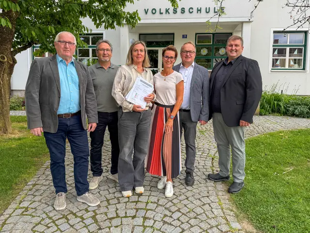 Josef Högl, Alexander Augustin und Petra Augustin (Augustin Architekten), Eva Teschl, Gerhard Wipplinger und Alois Tischler. | Foto: MeinBezirk/Doms