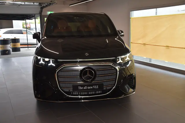 Die Weltneuheit von Mercedes-Benz bricht in eine neue Fahrzeugära ein. Der VLE verbindet die Fahreigenschaften einer Limousine mit der Variabilität eines MPV. | Foto: MeinBezirk/Michael Strini