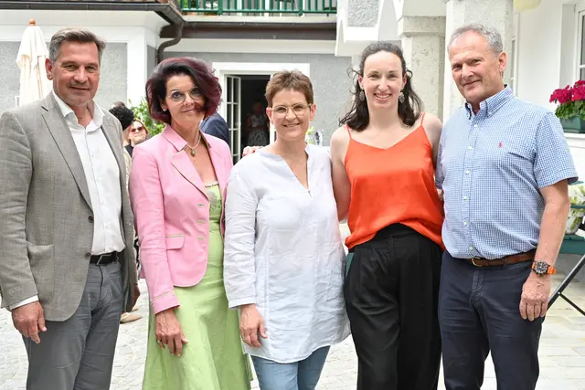 Bürgermeister Werner Krammer gratulierte dem Ärzteteam Gabriele Reiger, Jonna Feyertag-Leidl, Katharina Schallauer und Herbert Guschlbauer. | Foto: Stadt Waidhofen