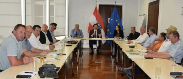 Der UBV drängte bei einem Treffen mit Agrarminister Totschnig auf faire Preise und weniger Bürokratie für die Bauern. | Foto: Privat