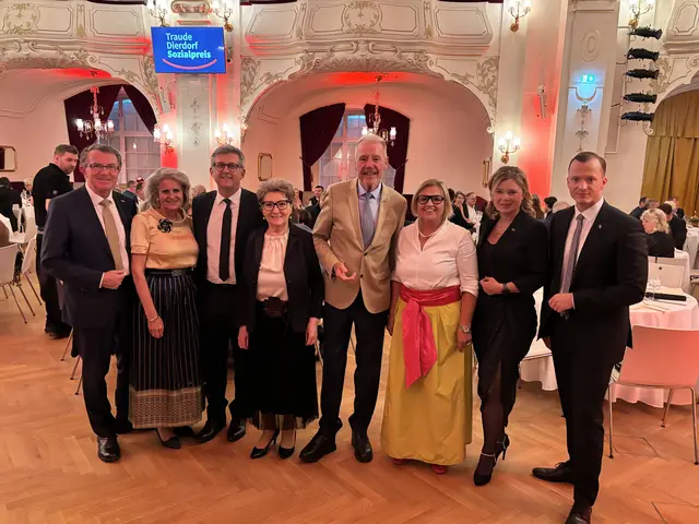 Die ÖVP mit Bürgermeister Klaus Schneeberger und Vizebürgermeisterin Erika Buchinger wohnte der Veranstaltung bei. Sozialarbeit kennt keine Parteigrenzen. | Foto: Zezula