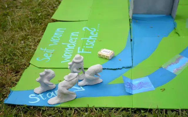Arbeit der Studierenden der Architektur beim anschließenden Power-Picknick zum Thema "Wie Energieflüsse Landschaften strukturieren". | Foto: Eva Mair-Zeller/Kunstuniversität Linz