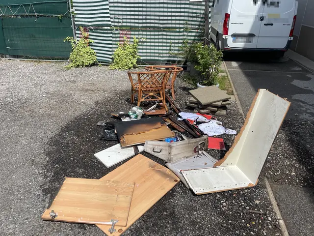 Bei der weiteren Kontrolle der Wohnung stießen die Einsatzkräfte auf einen Glimmbrand im Bereich der Küche. | Foto: DOKU NÖ