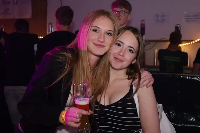 Jasmin und Lorena taugts voll auf dem Outbreak in Rainbach. | Foto: Markus Bäumler/zema-medien.de