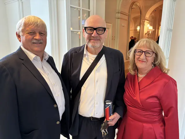 Gernot Engel wurde von Familie Winkler in die Mitte genommen. | Foto: Zezula