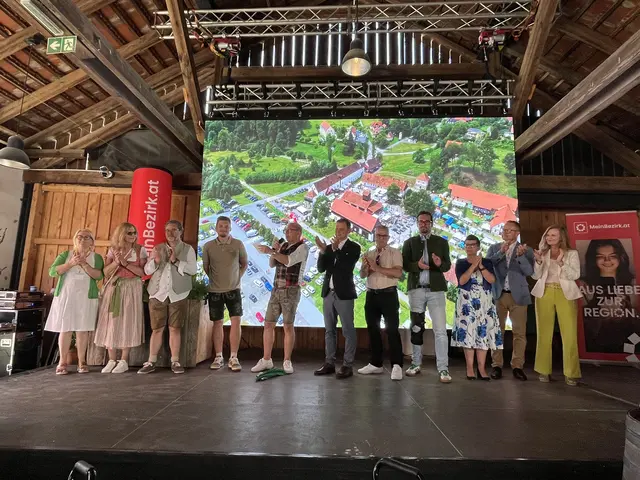 Großen Applaus gab es für die Ausstellerinnen und Aussteller, die im Vorfeld Unglaubliches leisteten. | Foto: Brigitte Gady