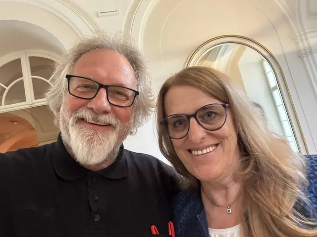 Auch Redakteur Peter Zezula unterhielt sich mit Ulrike Königsberger-Ludwig. | Foto: Zezula
