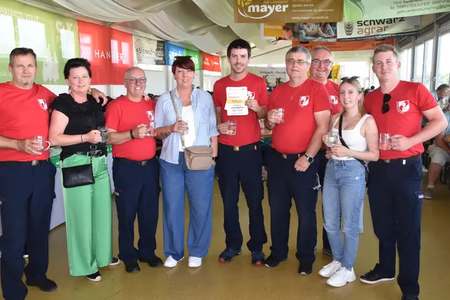 Die Feuerwehr Eisenberg macht schon Werbung für ihren Tag der Feuerwehr am 28. Juni. | Foto: MeinBezirk/Michael Strini