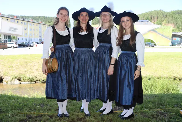 Zahlreiche Besucher beim Frühschoppen in Bleiburg