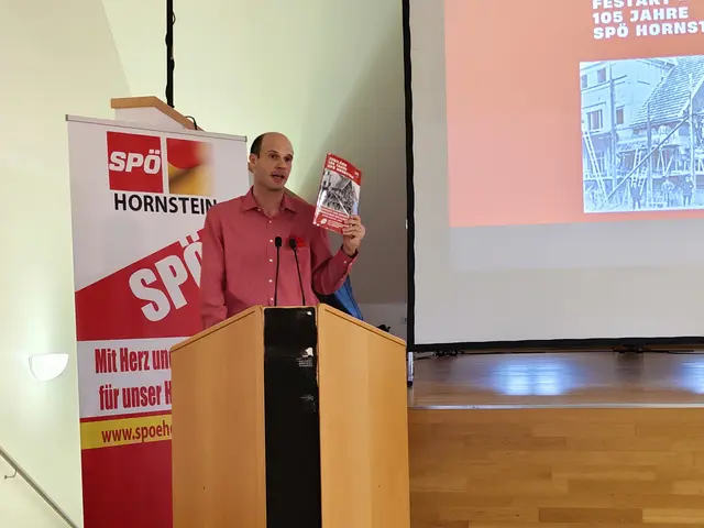 Markus Gartner, einer der HauptverfasserInnen, gab einen allgemeinen Blick auf die Geschichte der Hornsteiner Sozialdemokratie.