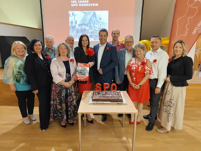 105 Jahre SPÖ Hornstein, 50 Jahre Industriegebiet Hornstein und 45 Jahre Familienfest unter den
Linden waren für die SPÖ Hornstein Gründe genug eine Broschüre über die Geschichte der
Hornsteiner Sozialdemokratie zu veröffentlichen.