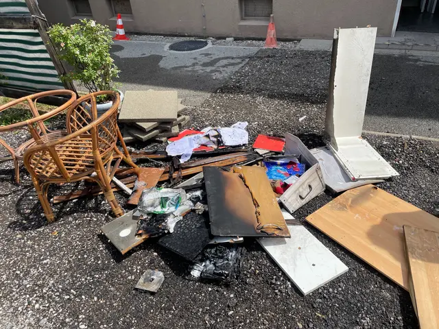 Bei der weiteren Kontrolle der Wohnung stießen die Einsatzkräfte auf einen Glimmbrand im Bereich der Küche. | Foto: DOKU NÖ