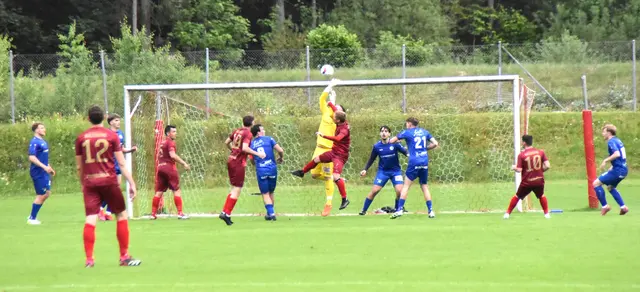 Fußball-Hochbetrieb zum Feiertag
