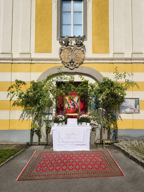 Fronleichnamsprozession Molln Altar beim Pfarrhof | Foto: Felix ©Apotheke Molln