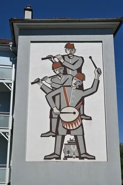 Türkenpfeifer: Sgraffito von Adalbert Schlager an der Fassade der "Neuen Heimat"-Wohnhausanlage (Fertigstellung 1960) in der Julius-Jax-Gasse in Waidhofen an der Ybbs. | Foto: Hans-Peter Kriener