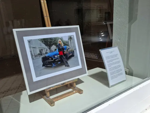 Expoat: Unsere Diskurspartnerin Petra Schwarz und der Roush Mustang