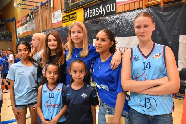 Die jungen Fans und Spielerinnen von Getsgo Stadtschlaining drückten den Gunners bis zum Schluss die Daumen | Foto: MeinBezirk/Michael Strini