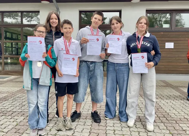 Das Team der MMS St. Michael mit Betreuerin | Foto: Österreichisches Jugendrotkreuz Salzburg