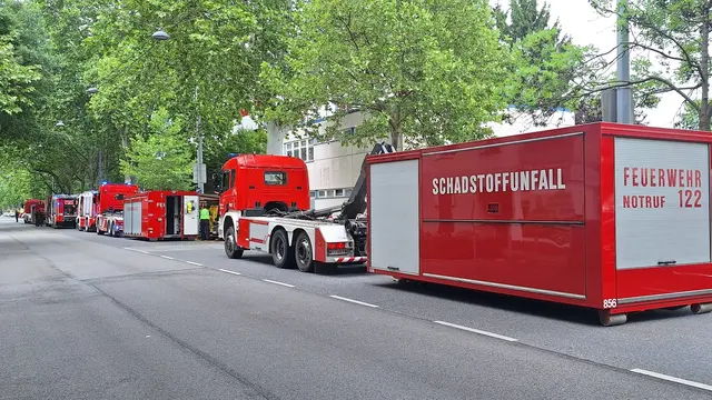 Der "Entsorgungsdienst" ging mit allergrößter Vorsicht dem Auftrag nach. Dementsprechend kam Equipment zum Einsatz, das etwa bei einem Schadstoffunfall zum Einsatz kommt.  | Foto: privat