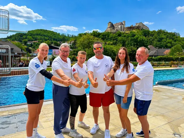 Bei strahlendem Sonnenschein und sommerlichen 25 Grad wurde am Donnerstag, dem 4. Juni, im Sport- und Erlebnisbad Gars am Kamp offiziell die Badesaison eröffnet. | Foto: Manuela Danzinger