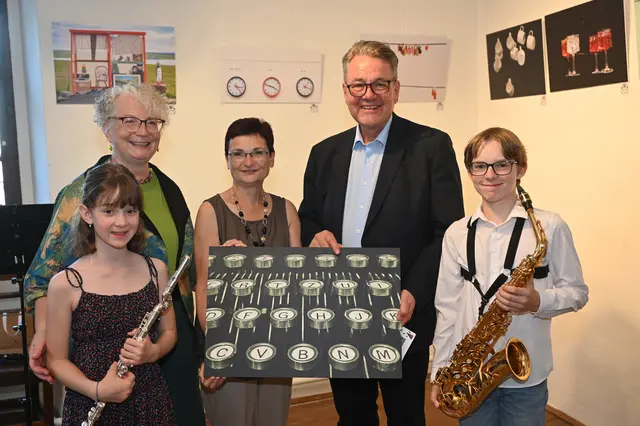 Auch Bürgermeisterin und Kulturreferentin Dagmar Händler zeigte sich begeistert und würdigte die Ausstellung als außergewöhnliches Kulturerlebnis, | Foto: Pohl/Gemeinde
