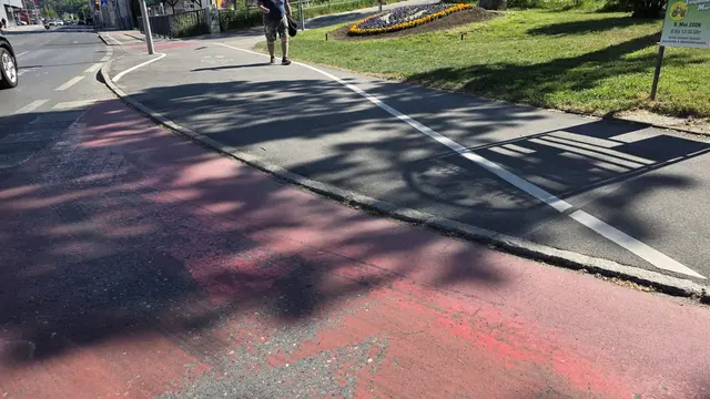 Bordsteinkanten bergen für Radler, aber auch für Nutzer von Fahrzeugen mit kleineren Rädern wie E-Scooter und dergleichen ein nicht zu unterschätzendes Sturzrisiko. | Foto: zVg.
