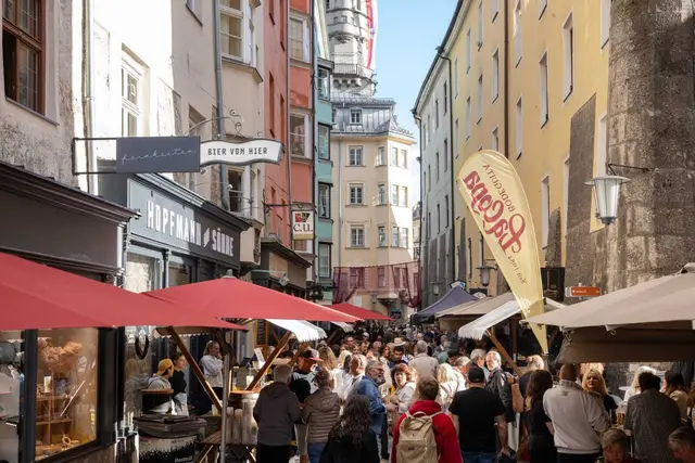 Publikumsmagnet Pfarrgassenfest: Zahlreiche Besucherinnen und Besucher fanden sich in der kleinen Gasse und am Domplatz ein.  | Foto: IAI, Thomas Steinlechner