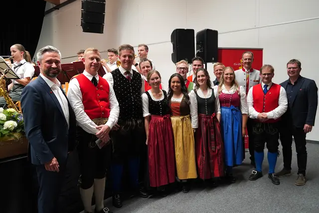 Absolventinnen und Absolventen der Kapellmeister:innen-Akademie des Musikum Salzburg und des Salzburger Blasmusikverbandes 2023-2026 | Foto: © SBV, Lebesmühlbacher