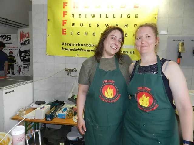 Bei Anja Einsiedl und Alanig Bührer gab es Palatschinken zum Verkosten. | Foto: Heribert Punz
