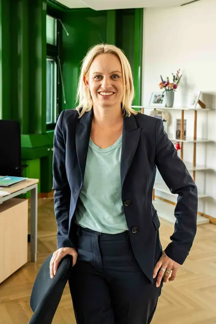 Mit Staatssekretärin Michaela Schmidt soll auch die Verbindung zur Bundespolitik gestärkt werden.  | Foto: Martin Baumgartner