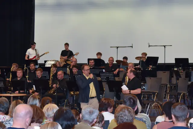 Die beiden Direktoren, Martin Lueger von der Musikschule Krieglach und Jochen Täubl von der HLW Krieglach unterstrichen die Wichtigkeit solcher Projekte. | Foto: Täubl