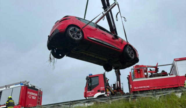 Fahrzeug überschlägt sich bei Feistritz auf S36