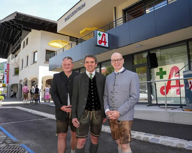 Bürgermeister Franz Fritzenwallner, Landesrat Wolfgang Fürweger, Viktor Breitfuß (Planwerk-Eben). | Foto: Land Salzburg / Franz Neumayr