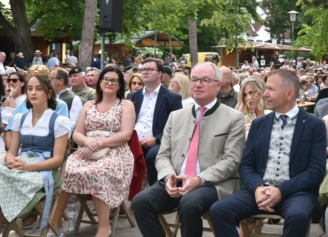 Hohe politische Präsenz bei der Prämierung der besten Weine des Retzer Landes. | Foto: Herbert Schleich