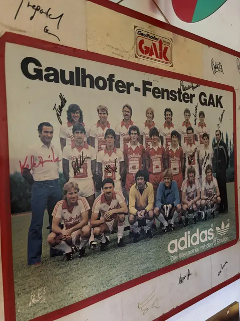 Dieses GAK-Poster hat Leykauf bereits in seinem Kinderzimmer hängen gehabt. | Foto: MeinBezirk/Alois Lipp