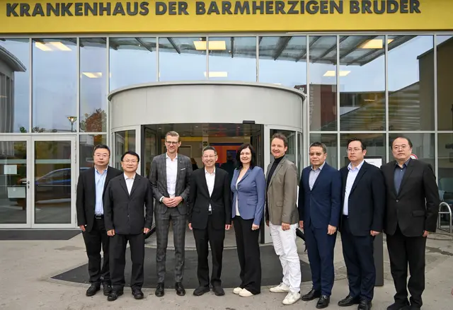 Geschäftsführer Robert Maurer (3. v.l.), Pflegedirektorin Susanne Wukovatz und der Ärztliche Direktor Prim. Dr. Martin Wehrschütz mit der Delegation aus Shanghai. | Foto: KHBB Eisenstadt