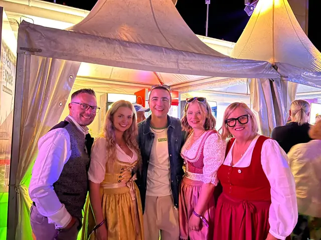 Thomas Kölbl, Anja Böhm, Cosmo, Kathrin Herzog und Elfi Maisetschläger. | Foto: Privat