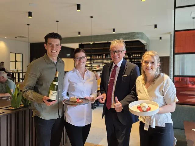 Familiärer Empfang: Daniel und Tanja Schicker-Mathe und Julia Mathe überzeugen Restauranttester August Teufl. | Foto: Werner Schrittwieser