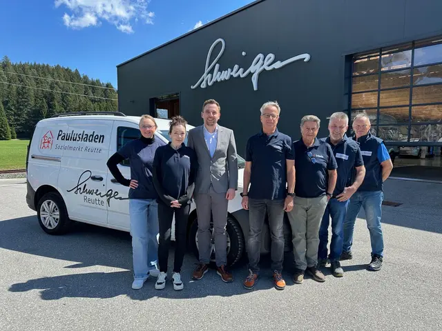 Autohaus Schweiger spendet neues Sammelauto für den Paulusladen