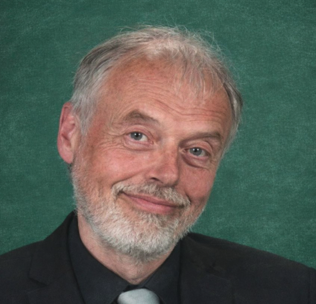 Der Vortragende Kurt Pliesslinger referiert im Amthof. | Foto: Privat