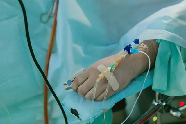 In einer vierstündigen Operation wurde einer Patientin ein Riesentumor von der Lunge entfernt. Das Gewicht: rund 1,5 Kilogramm. (Symbolbild) | Foto: Olga Kononenko/Unsplash
