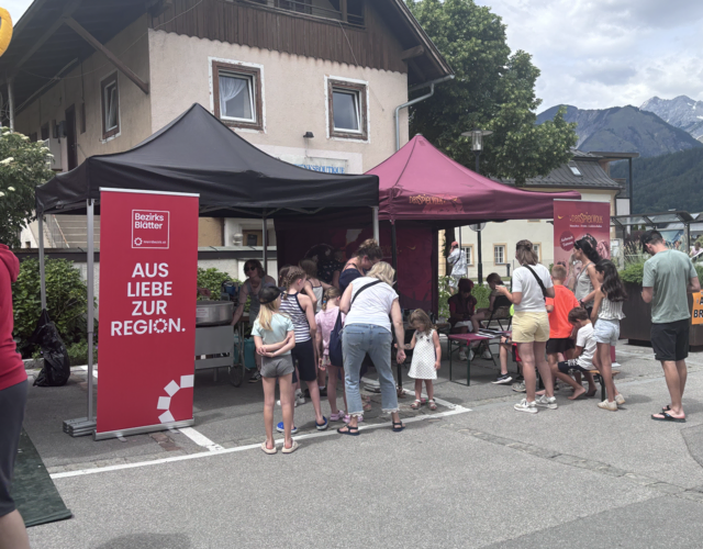 Das Team des KIDSMIX bedankt sich herzlich bei allen Helferinnen und Helfern, Unterstützern, sowie bei den vielen Gästen, die zum Gelingen dieses schönen Festes beigetragen haben. | Foto: Kidsmix