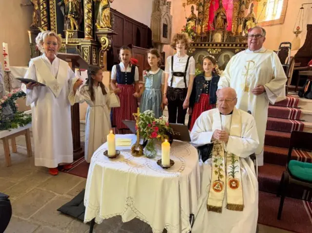 Ein festlicher Gottesdienst am Krappfeld | Foto: Sabine Kahle