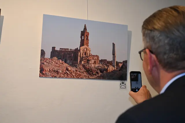 Mit ihrer Ausstellung „Zwischen den Welten“ lädt die Gumpoldskirchner Fotografin Michaela Vondruska zu einer außergewöhnlichen Reise. | Foto: Pohl/Gemeinde