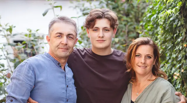 Leo und Franziska Friesenecker mit Sohn Florian, der den Biberhof in Windhaag bei Freistadt eines Tages übernehmen soll. | Foto: Biberhof