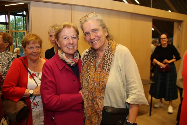 Elfi Reisinger mit Bürgermeisterin Gabi Gehmacher-Leitner.