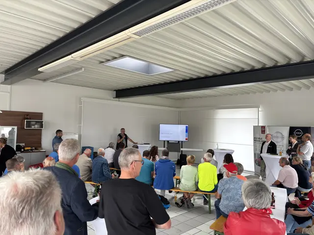 Auch heuer warten wieder Vorträge beim Autohaus Gmeiner. Bild von 2025. | Foto: MeinBezirk Perg/Köck