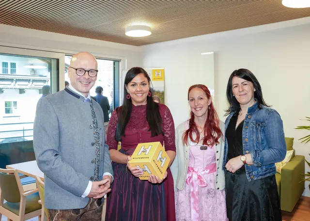 Landesrat Wolfgang Fürweger mit den Mitarbeiterinnen des Hilfswerk Pongau, Jasmin Wallner , Elisabeth Schmied , Ivana Sieberer. | Foto: Land Salzburg / Franz Neumayr